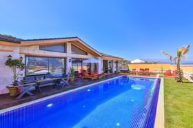Villa Gerbera-1, Kalkan Bölgesinde, Jakuzili ve 5 Kişilik 1