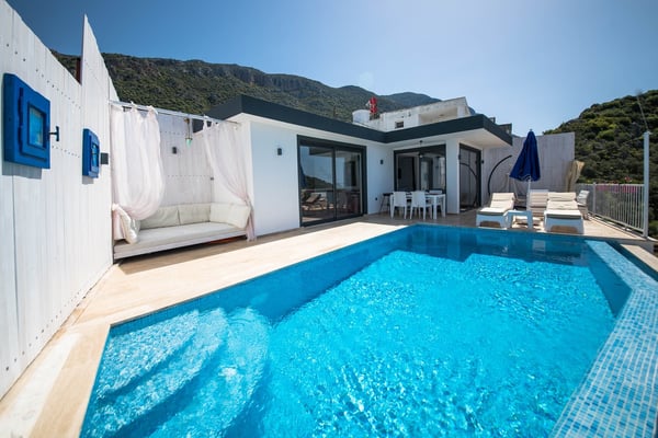 Villa Renk, Deniz Manzaralı, İki Havuzlu, Jakuzili Lüks Villa 2