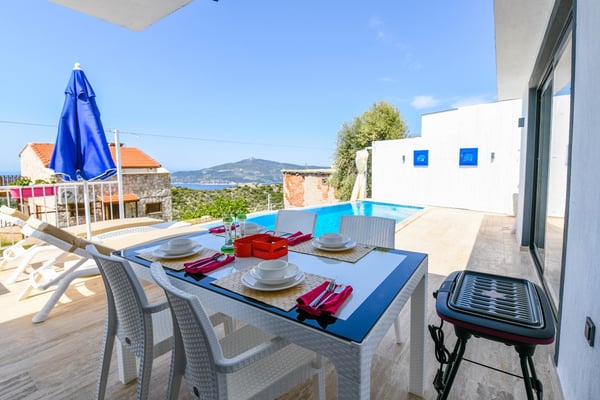 Villa Renk, Deniz Manzaralı, İki Havuzlu, Jakuzili Lüks Villa 3