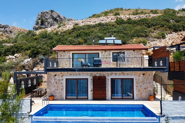 Villa Maki-2, İki Odalı, Sauna ve Kapalı Jakuzili Havuzlu Lüks Villa 1