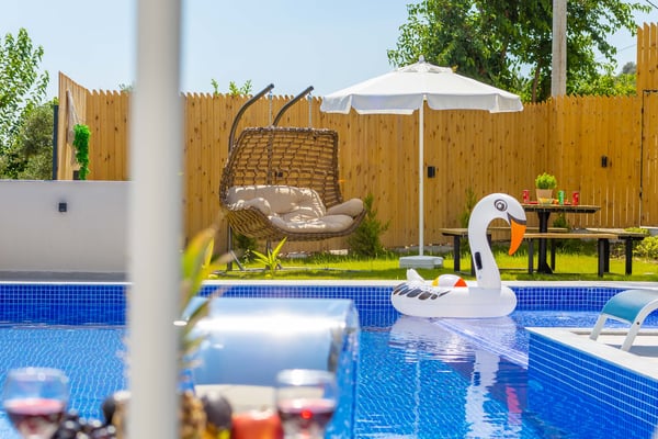 Villa Akor, 2 Odalı, Jakuzili, Geniş Yüzme Havuzlu 2