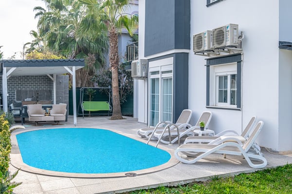 Villa Özer-1, Merkezi Konumda, Denize Yakın, Korunaklı Villa 2