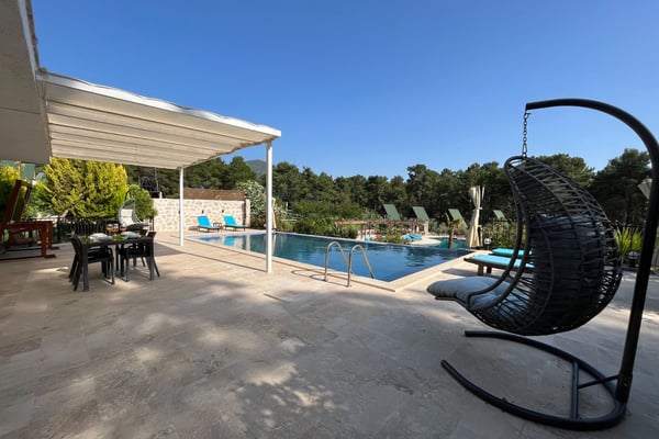 Villa Godfather, Doğa İçerisinde, Geniş Havuzlu, Üç Odalı 3