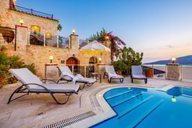 Villa Kafka, Muhteşem Deniz Manzaralı, 4 Odalı Lüks Villa 2