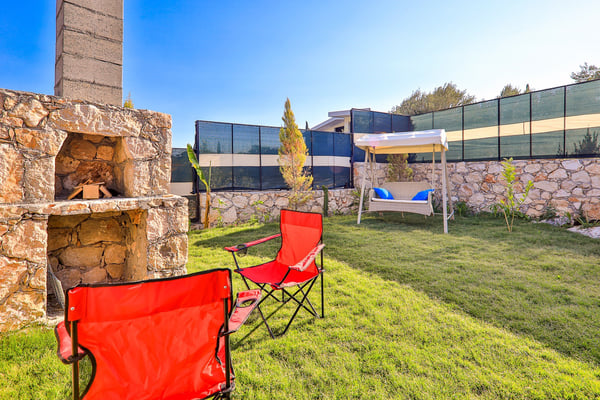 Villa Minti-3, Jakuzili ve Muhafazakar 3