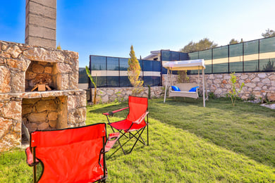 Villa Minti-3, Jakuzili ve Muhafazakar 3