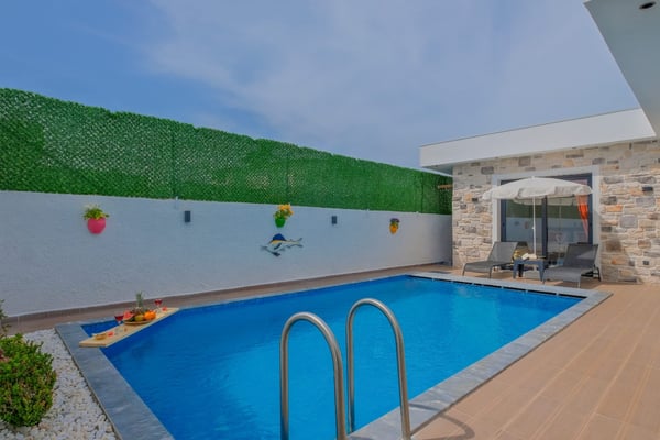 Villa Aloe-1, Merkezi Konumda, Isıtmalı Havuzlu 2