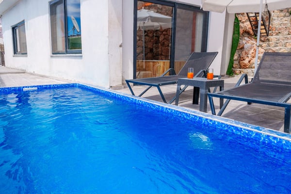 Villa Petalo-3, Kalkan Bölgesinde, 2 Odalı, Isıtmalı Havuzlu, Muhafazakar Villa 2