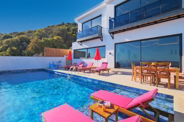 Villa Abura, Üç Odalı, Jakuzili, Korunaklı Havuzlu, Deniz Manzaralı 1