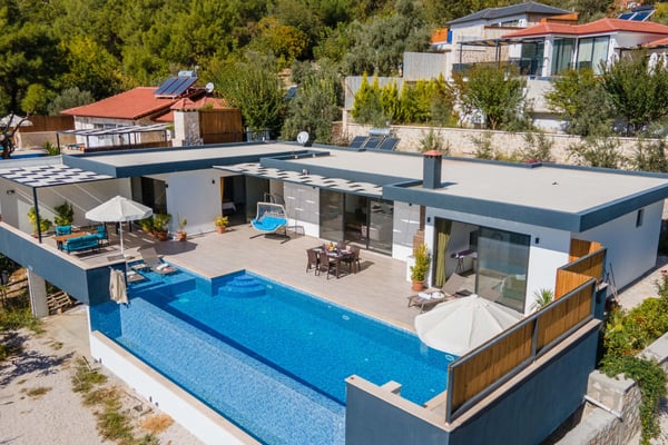 Villa Pera, Deniz Manzaralı, Jakuzili Süit Yatak Odalı Lüks Villa 2