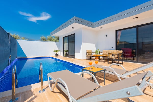 Villa Amadora-2, Geniş Havuzlu, Jakuzili, Muhafazakar Lüks Villa 3