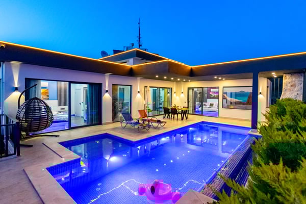 Villa Zümra, Isıtmalı Havuzlu, Sauna, Hamam ve Jakuzili 1