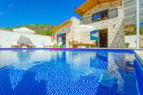 Villa Chakra-1, Kalkan Bölgesinde, 2 Odalı, Muhafazakar Villa 1