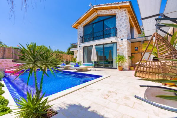 Villa Parla, Jakuzili, Korunaklı Havuzlu, 3 Odalı Balayı Villası 1