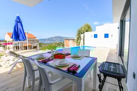 Villa Renk, Deniz Manzaralı, İki Havuzlu, Jakuzili Lüks Villa 2