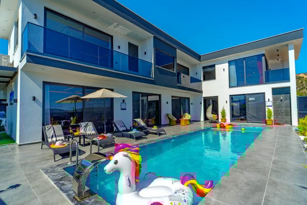 Villa Notos-1, Kalkan Bölgesinde, 2 Odalı, Çift Jakuzili, Sauna, Hamam ve Kapalı Isıtmalı Havuzlu 1