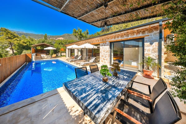 Villa Cordoba Stone, Geniş Havuzlu, Deniz Manzaralı Lüks Villa 2