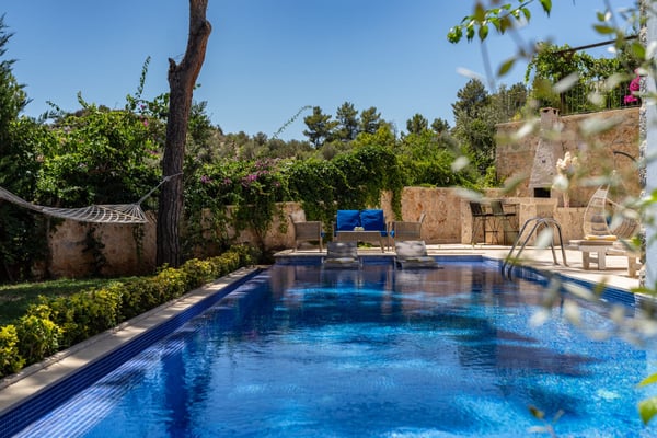Villa Nihan-1, Muhafazakar Yüzme Havuzlu, Site İçinde Lüks Villa 2