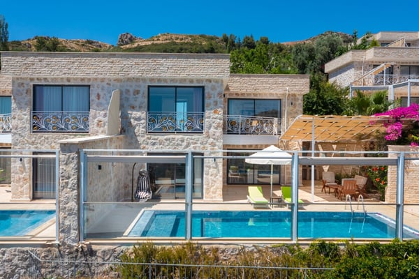 Villa Nihan-2, Korunaklı Yüzme Havuzlu, Deniz Manzaralı Lüks Villa 1