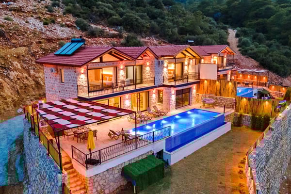 Villa Rastık-1, Kalkan Bölgesinde, 3 Odalı, Kapalı Isıtmalı Havuzlu 1