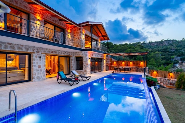 Villa Rastık-2, Kalkan Bölgesinde, 2 Odalı, Kapalı Isıtmalı Havuzlu 1