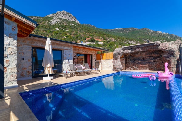 Villa Jumbo-1, Kalkan Bölgesinde, 2 Odalı, Jakuzili ve Muhafazakar 1