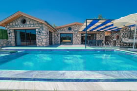 Villa Karder-2, Kalkan Bölgesinde, 2 Odalı, Jakuzili ve Muhafazakar 2