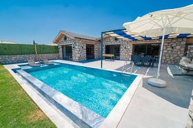 Villa Karder-2, Kalkan Bölgesinde, 2 Odalı, Jakuzili ve Muhafazakar 3