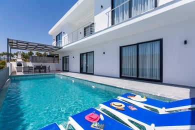 Villa Bernis-3, Süit Odalı, Korunaklı Havuzlu ve Jakuzili 1
