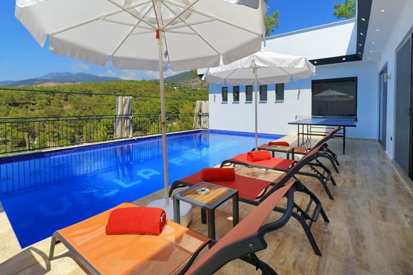 Villa Henna-2, Isıtmalı Havuzlu, Manzaralı Muhafazakar Villa 2