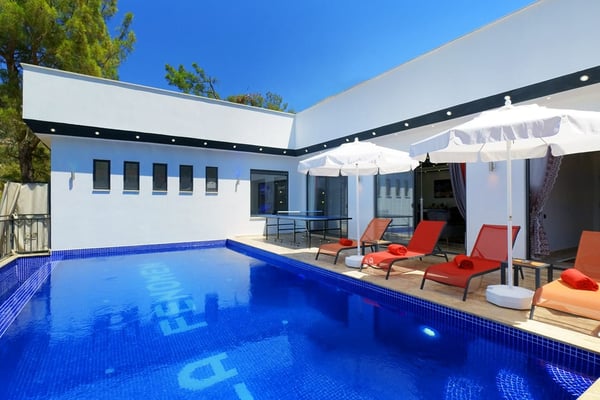 Villa Henna-2, Isıtmalı Havuzlu, Manzaralı Muhafazakar Villa 3