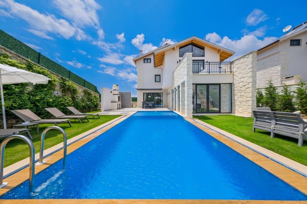 Villa İbi-4, Fethiye Bölgesinde, Çift Jakuzili, Saunalı ve 4 Odalı 1