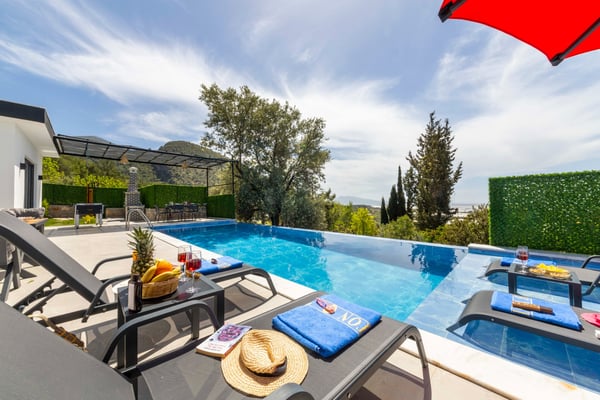 Villa Eva, Kalkan Bölgesinde, 2 Odalı, Jakuzili, Geniş Teraslı, Muhafazakar Villa 1