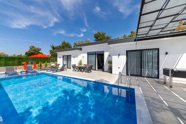 Villa Eva, Kalkan Bölgesinde, 2 Odalı, Jakuzili, Geniş Teraslı, Muhafazakar Villa 3