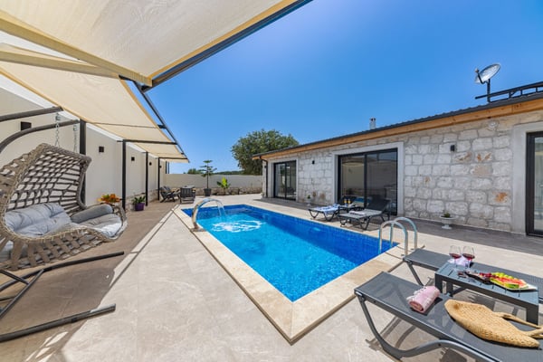 Villa Kuvari, Kaş Bölgesinde, İki Odalı, Korunaklı Havuzlu 3