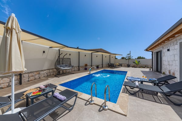 Villa Kuvari, Kaş Bölgesinde, İki Odalı, Korunaklı Havuzlu 1