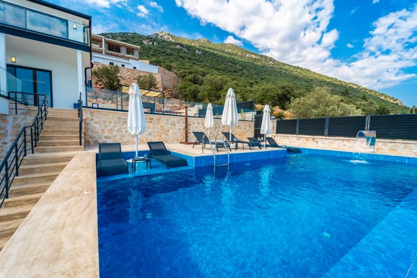 Villa Devant-2, Kaş Bölgesinde, 4 Odalı, Çift Jakuzili, Sauna ve Kapalı Havuzlu 3