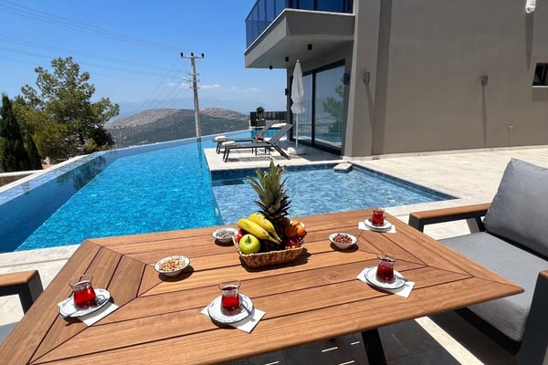 Villa Laluna, Kalkan Bölgesinde, 4 Odalı, Üç Jakuzili ve Kapalı Havuzlu 2