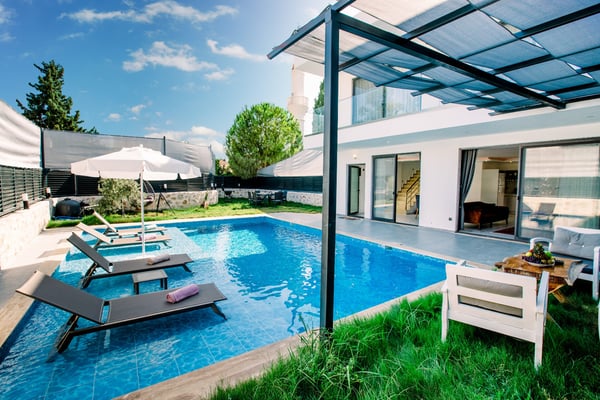 Villa Hare-1, Doğa İçerisinde, Geniş Havuzlu, Jakuzili Villa 2
