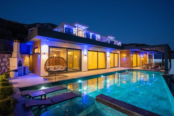 Villa Pablo-4, Kalkan`da, Deniz Manzaralı, Jakuzi ve Isıtmalı Kapalı Havuzlu 2
