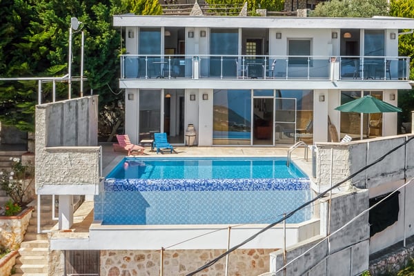 Villa Betty, Geniş Havuzlu, 4 Odalı, Muhafazakar 1