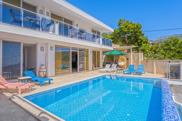 Villa Betty, Geniş Havuzlu, 4 Odalı, Muhafazakar 2