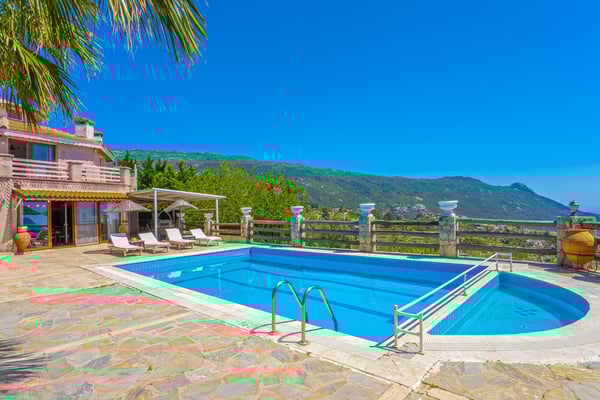 Villa Betty-2, Geniş Havuzlu, 3 Odalı, Muhafazakar 1