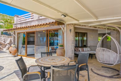 Villa Betty-2, Geniş Havuzlu, 3 Odalı, Muhafazakar 3