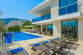 Villa Yaren, Deniz Manzaralı, Jakuzi ve 7 Odalı 1