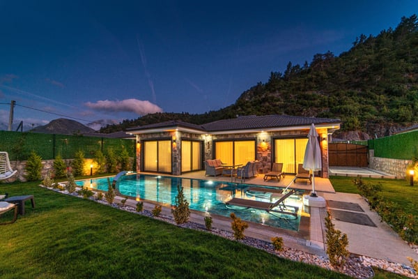Villa Monata-2, Kayaköy`de 2 Odalı, Jakuzili Korunaklı Villa 2