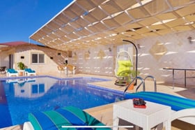 Villa Herakles, Kalkan Bölgesinde, 2 Odalı, Jakuzili, Deniz Manzaralı, Balayı Villası 1