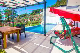 Villa Özgül, Jakuzili, Isıtmalı Kapalı Havuzlu Balayı Villası 3