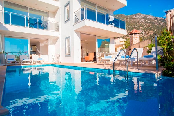 Villa Tanpınar, Geniş Havuzlu, Merkezi Konumda, Manzaralı Villa 2