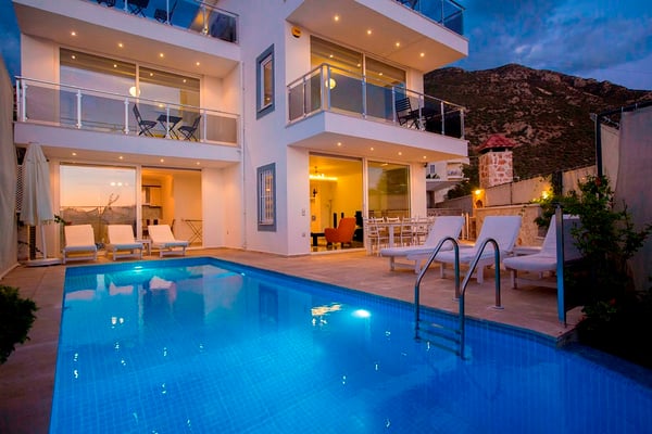 Villa Tanpınar, Geniş Havuzlu, Merkezi Konumda, Manzaralı Villa 3